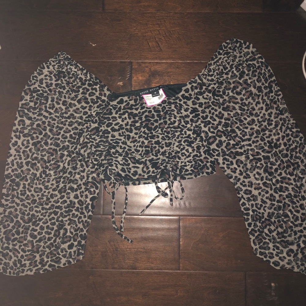 LEOPARD PRINT CROPPED BRAND NEW TOP